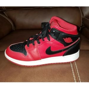 Nike Air Jordan 1 Mid Gym Red Banned Bred Shoes 554725-074 - Size 6Y